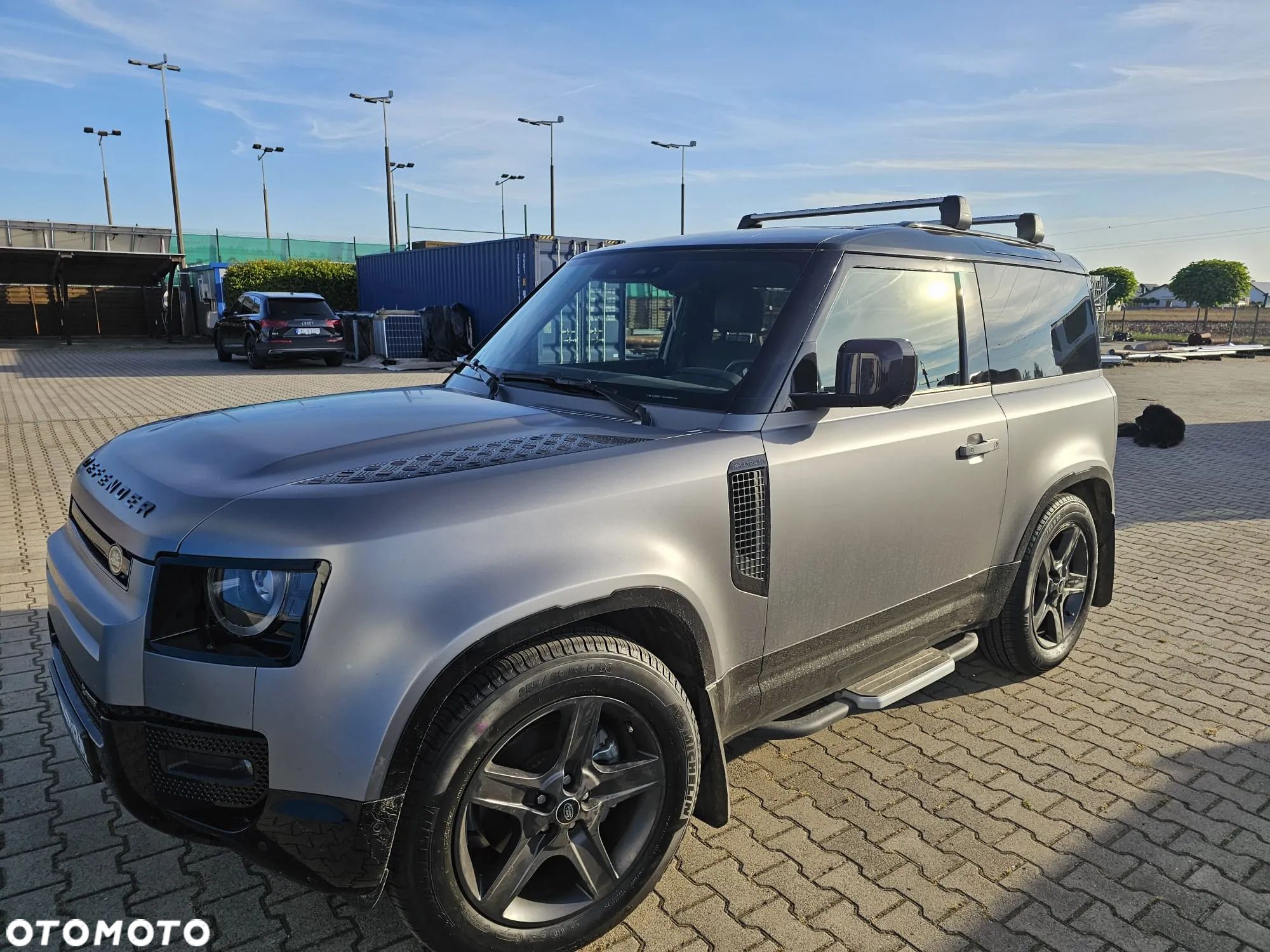 Land Rover Defender - 1