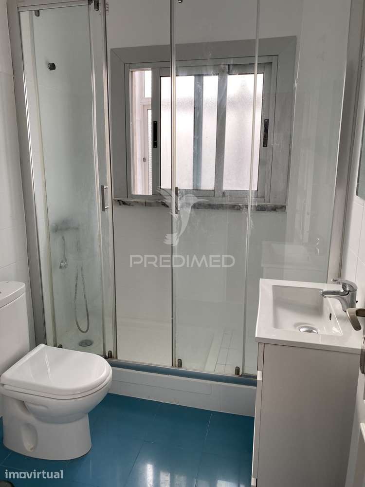 T2 Renovado junto ao Comboio da Amadora - Grande imagem: 2/11