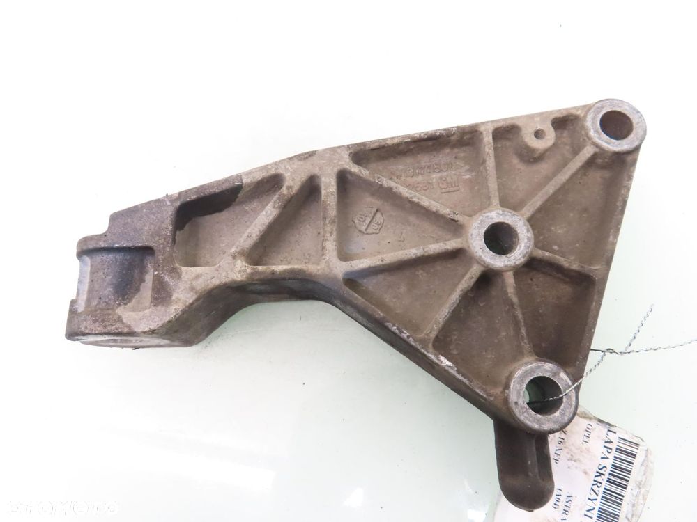 ŁAPA SKRZYNI OPEL ASTRA III H 1.6 - Z 16 XEP 13174501 - 1
