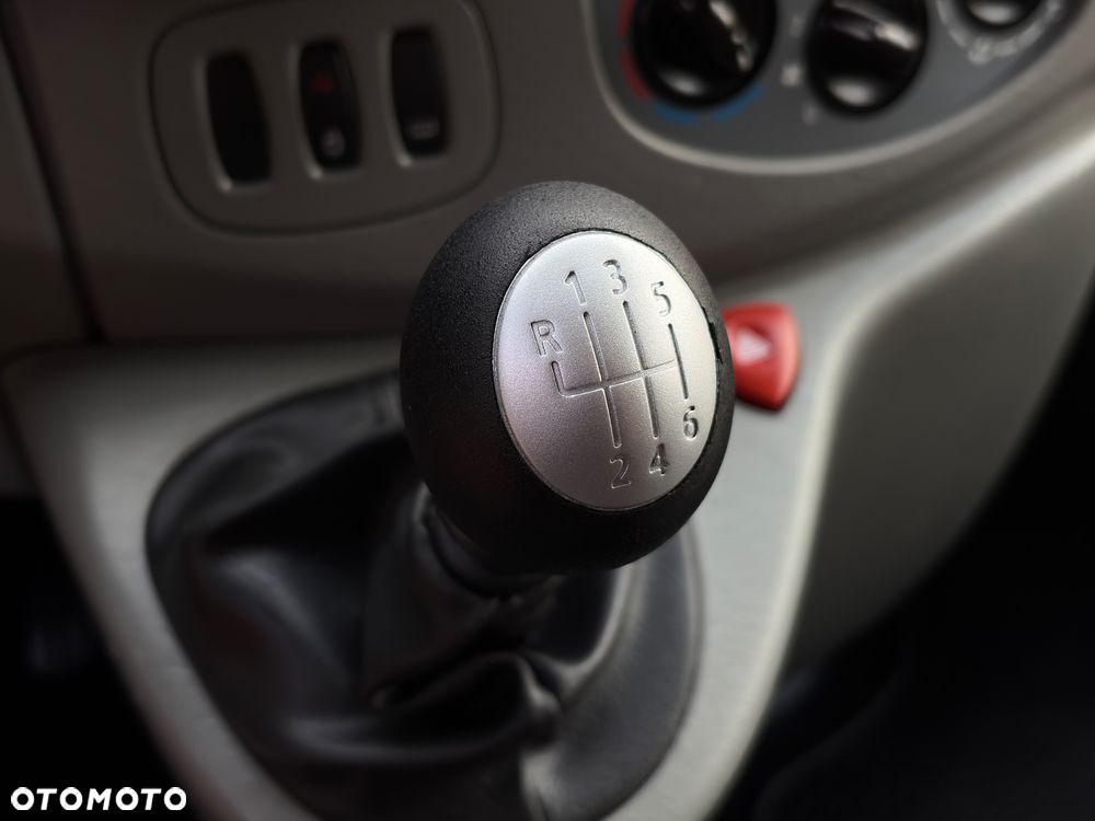 Renault Trafic - 25