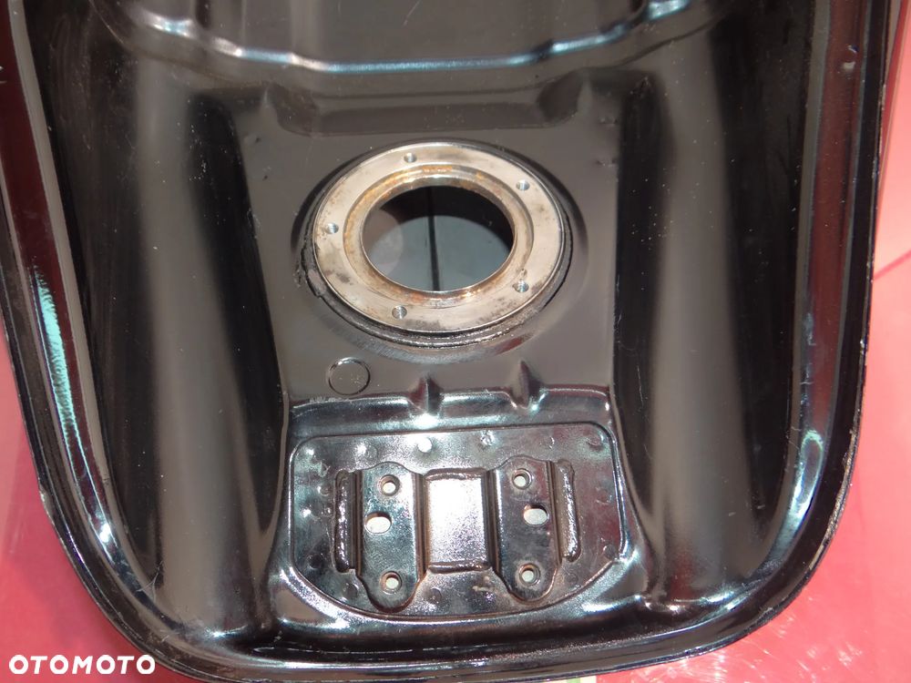 S040 Suzuki VZR 1800 Intruder (06-17) ZBIORNIK PALIWA BAK - 13