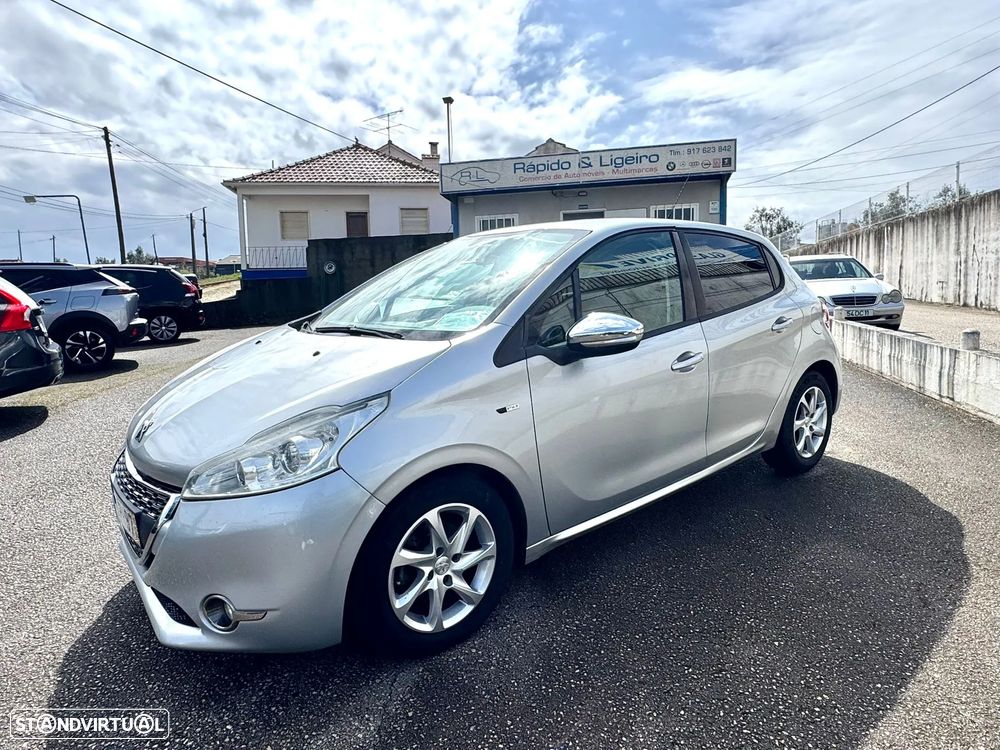 Peugeot 208 1.4 HDi SE Style - 1