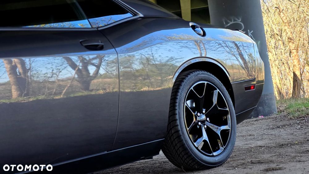 Dodge Challenger - 8