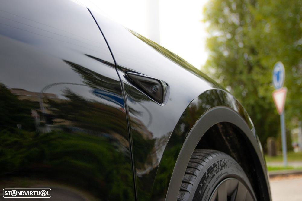 Tesla Model Y Long Range Dual Motor AWD - 16