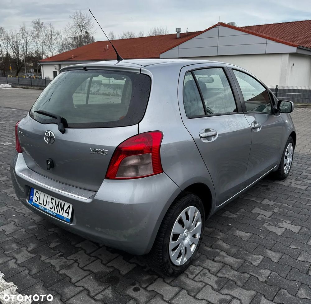 Toyota Yaris - 4