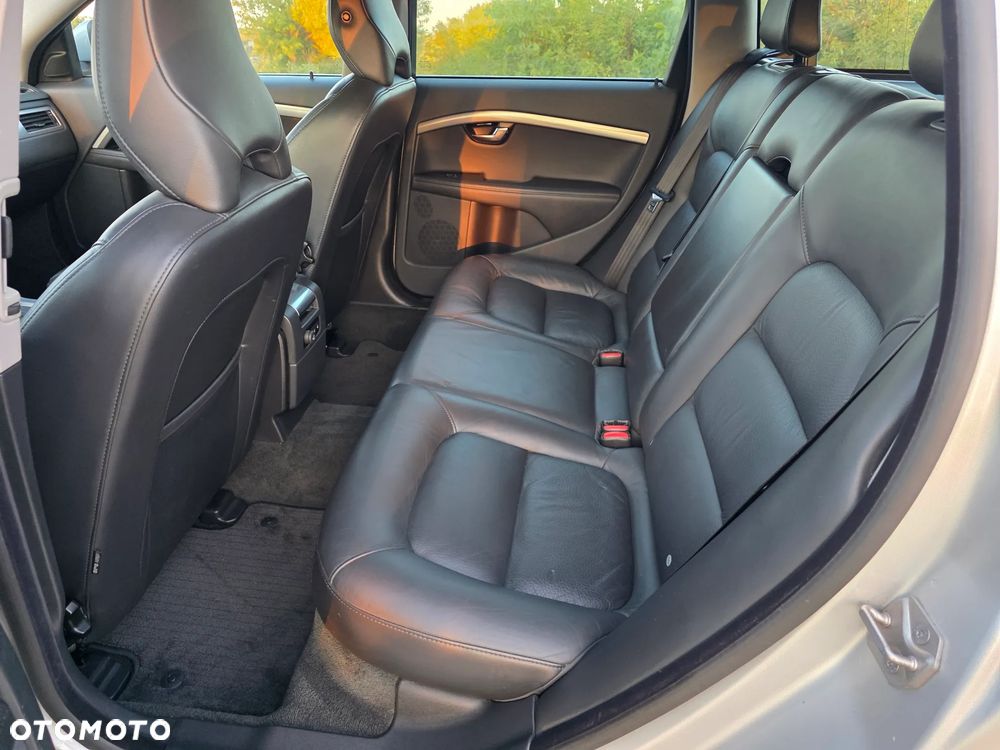 Volvo V70 D5 AWD Dynamic Summum - 4