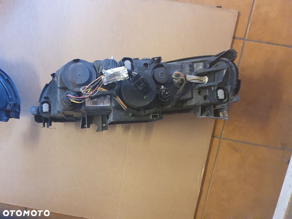 REFLEKTOR PRAWY XENON VOLVO V70 II XC70 LIFT EUROPA - 5