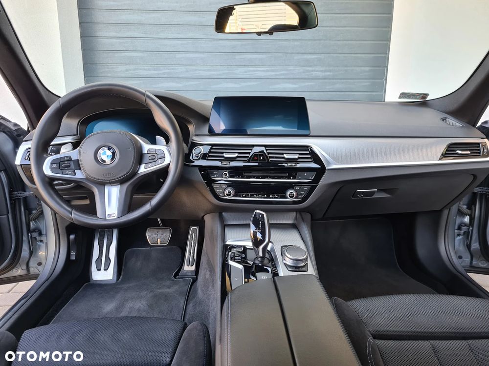 BMW Seria 5 520d xDrive - 12