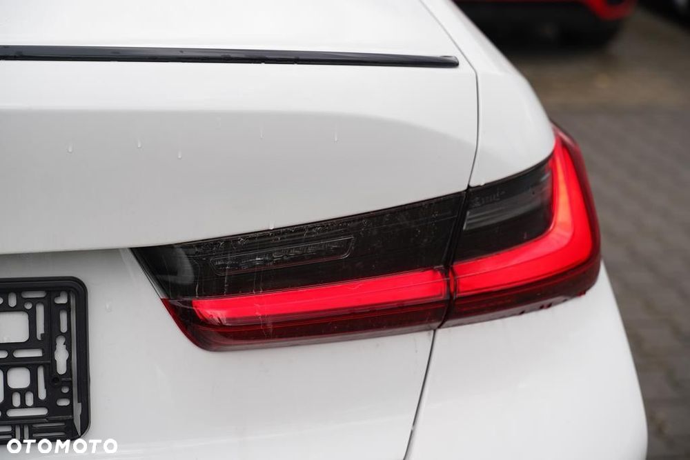 BMW Seria 3 320i xDrive M Sport sport - 19