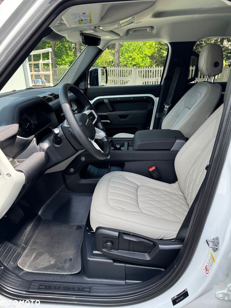Land Rover Defender 2.0 P300 - 10