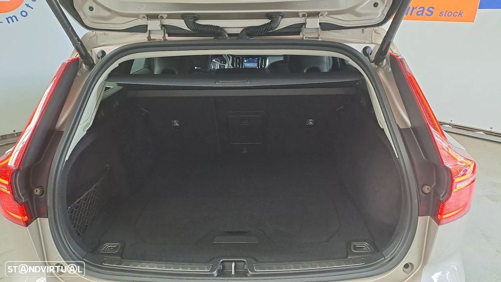 Volvo V60 2.0 B4 Momentum Core Geartronic - 10