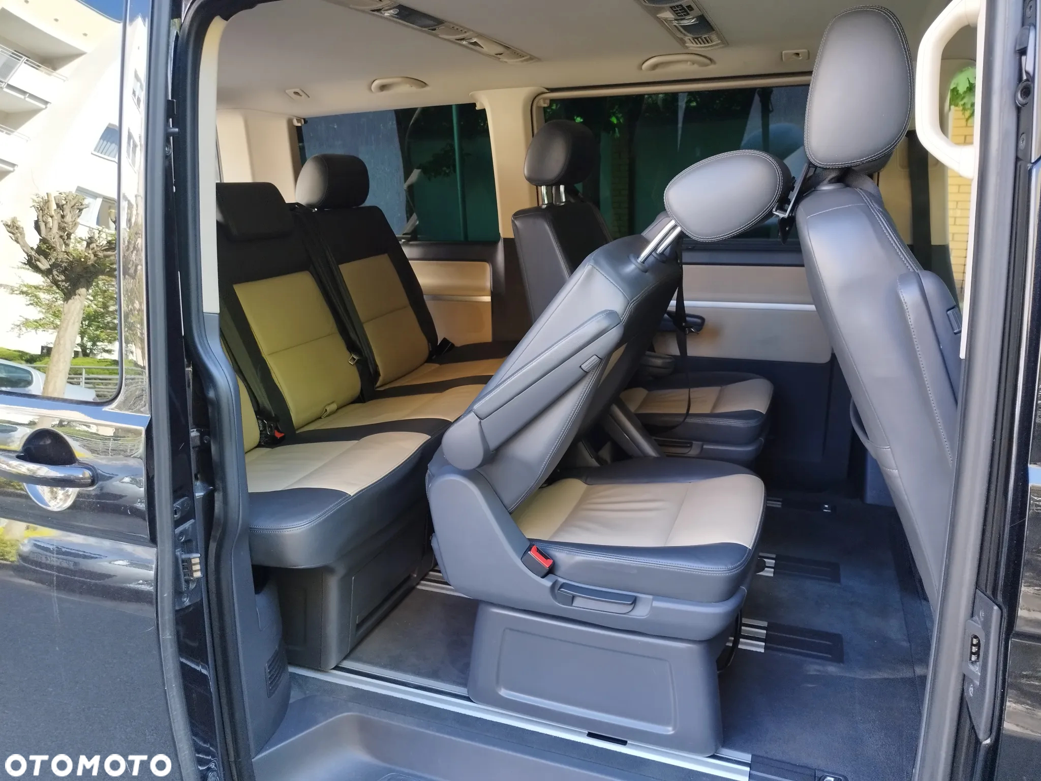 Volkswagen Multivan - 13