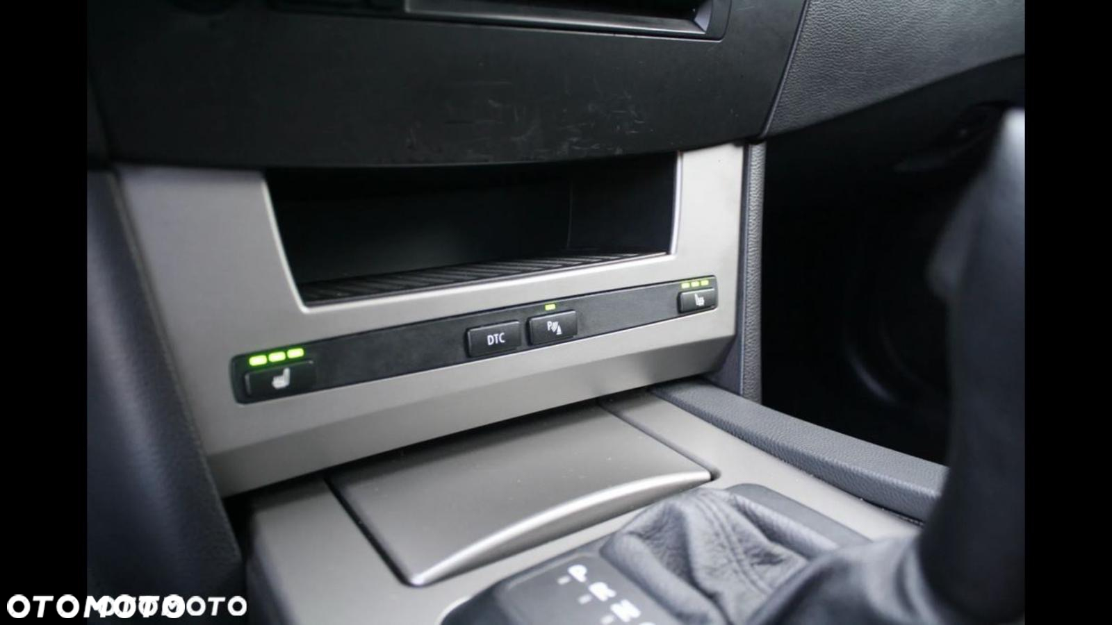 BMW Seria 5 523i - 25