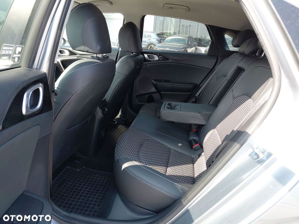 Kia Ceed - 16
