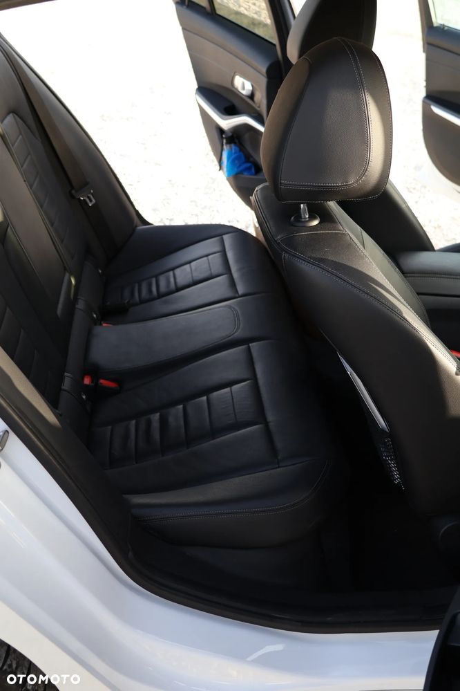 BMW Seria 3 320d xDrive Luxury Line - 31