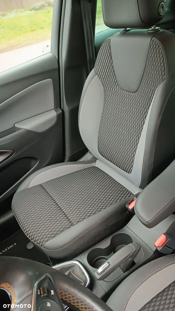 Opel Crossland X 1.2 T Design Line S&S - 17