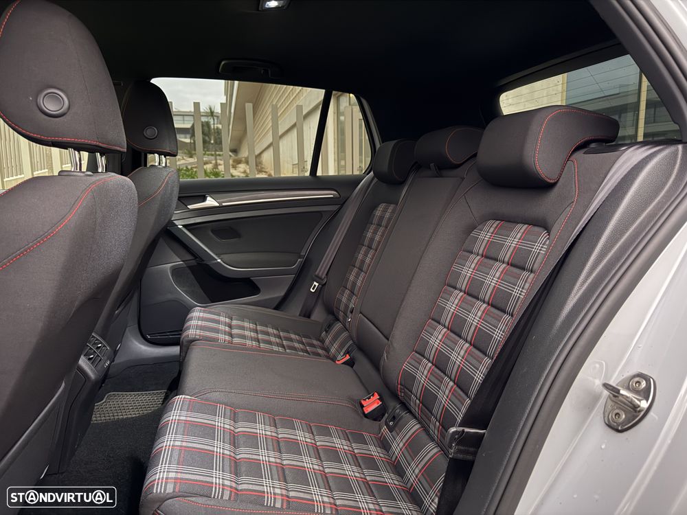 VW Golf GTI 2.0 TSI OPF DSG Performance - 22