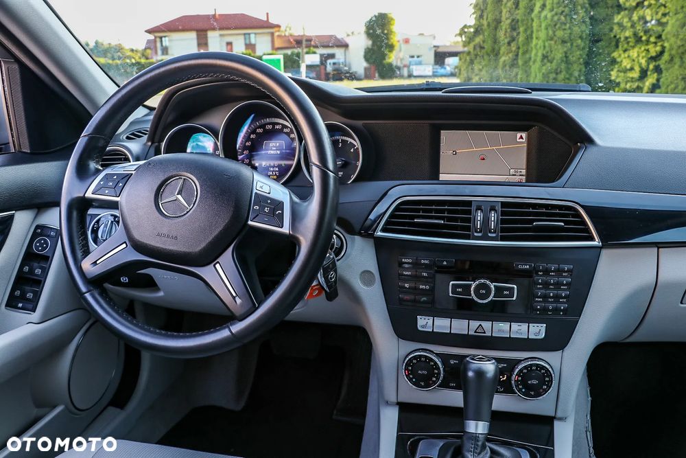 Mercedes-Benz Klasa C 200 CDI DPF Automatik Elegance - 32