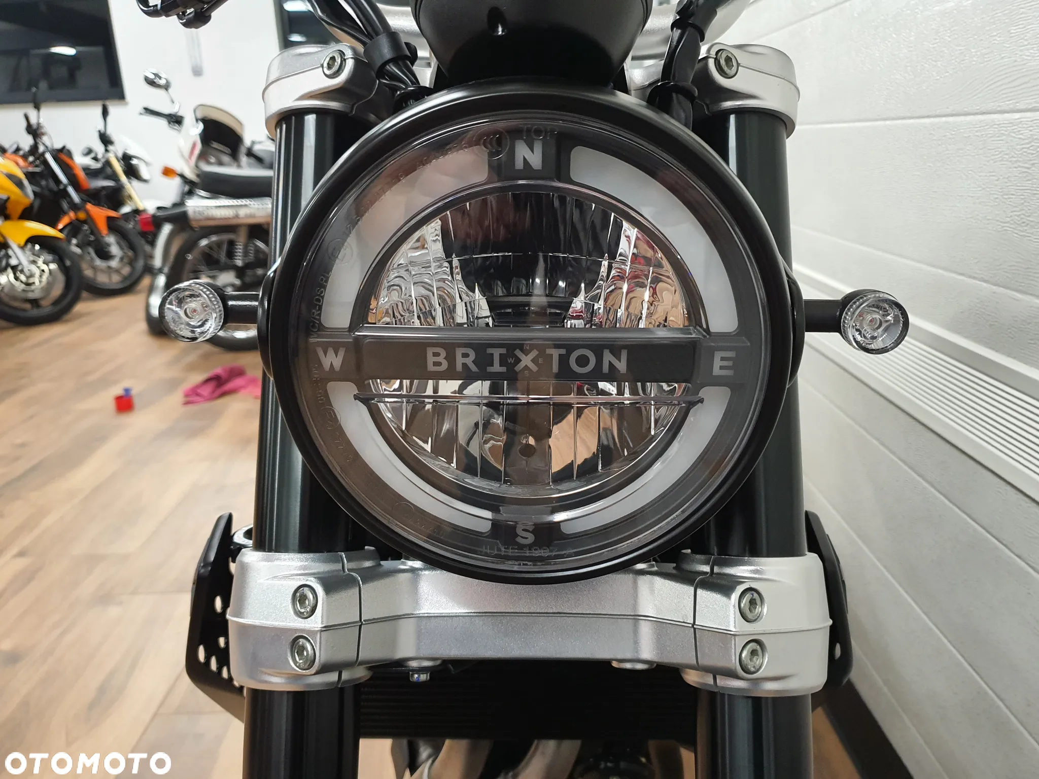 Brixton Crossfire - 32