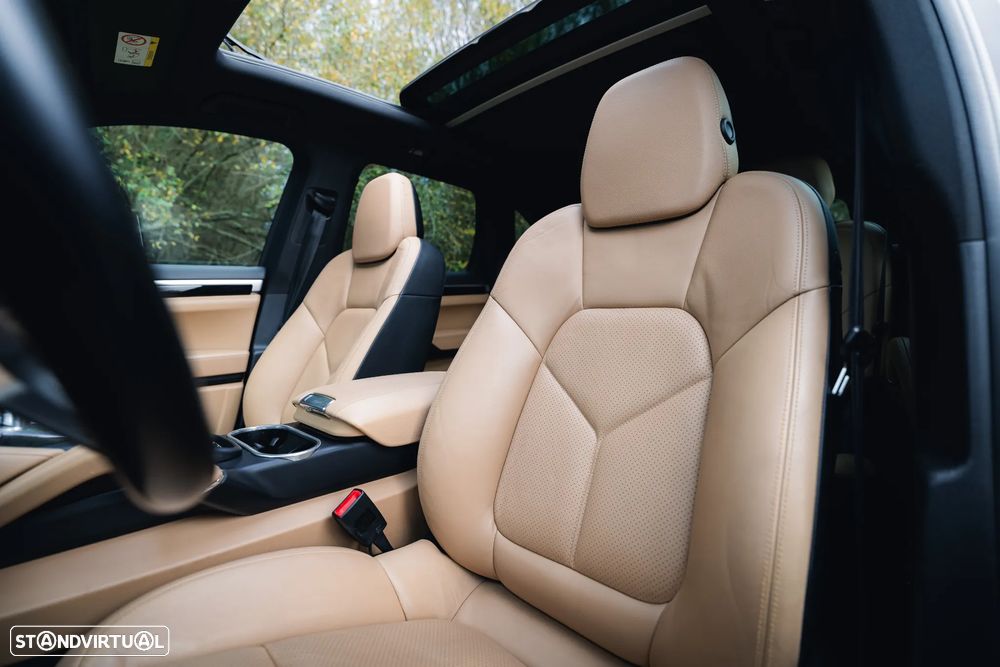 Porsche Cayenne - 38
