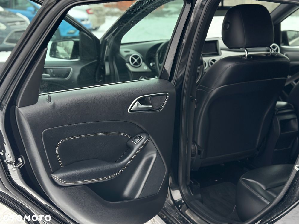 Mercedes-Benz Klasa B 180 (BlueEFFICIENCY) - 25