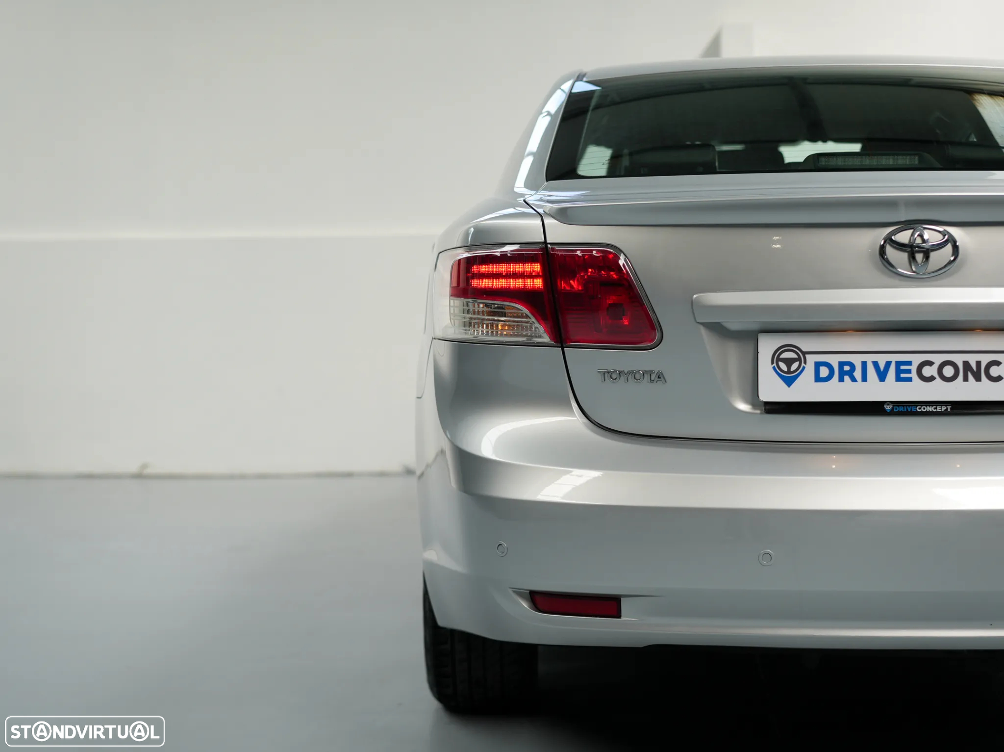 Toyota Avensis SD 2.0 D-4D Exclusive - 21