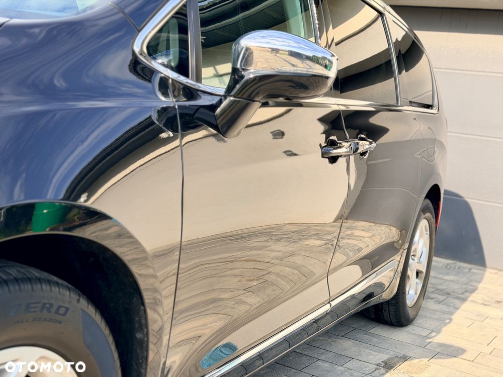 Chrysler Pacifica - 21
