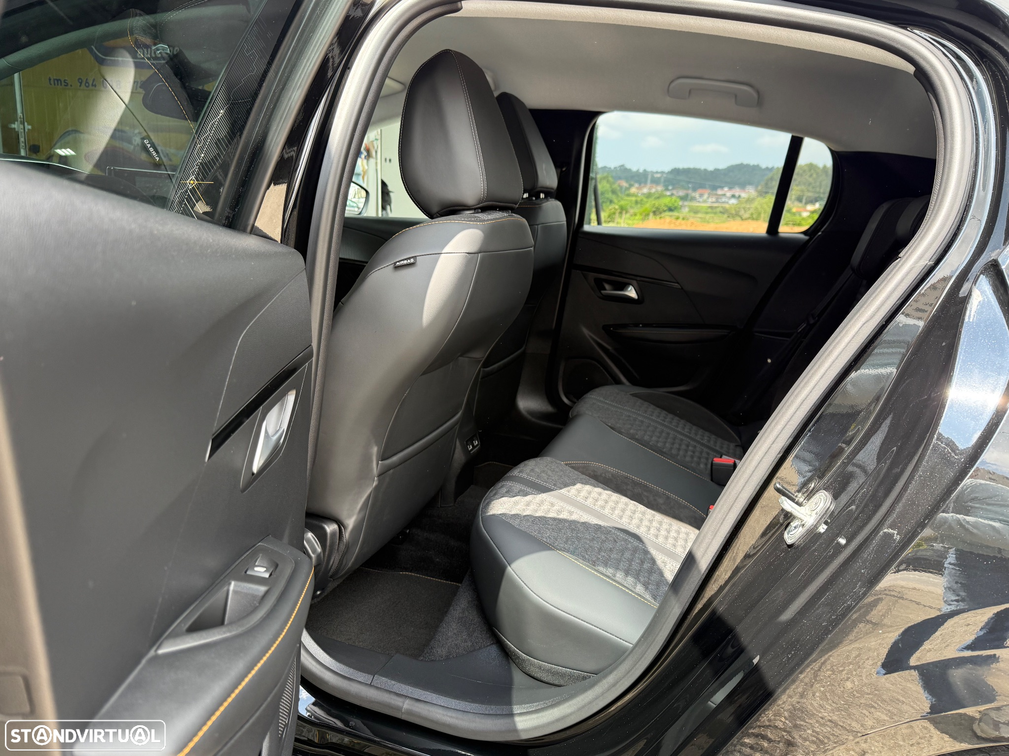 Peugeot 208 1.2 PureTech Allure - 37