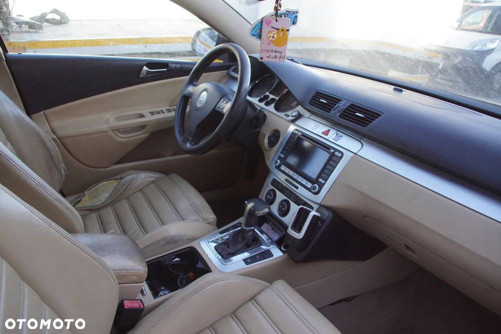 Auto na części - Volkswagen Passat B6 2.0 TDI 170 KM BMR KDA LC9X 2007R Silnik Skrzynia Drzwi Maska Błotnik Klapa Zderzak Lampa Klamka Szyba Lusterko Deska Kokpit Sterownik Moduł Czujnik Licznik Wyświetlacz Panel Kierownica - 14