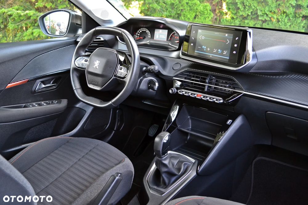 Peugeot 208 - 23