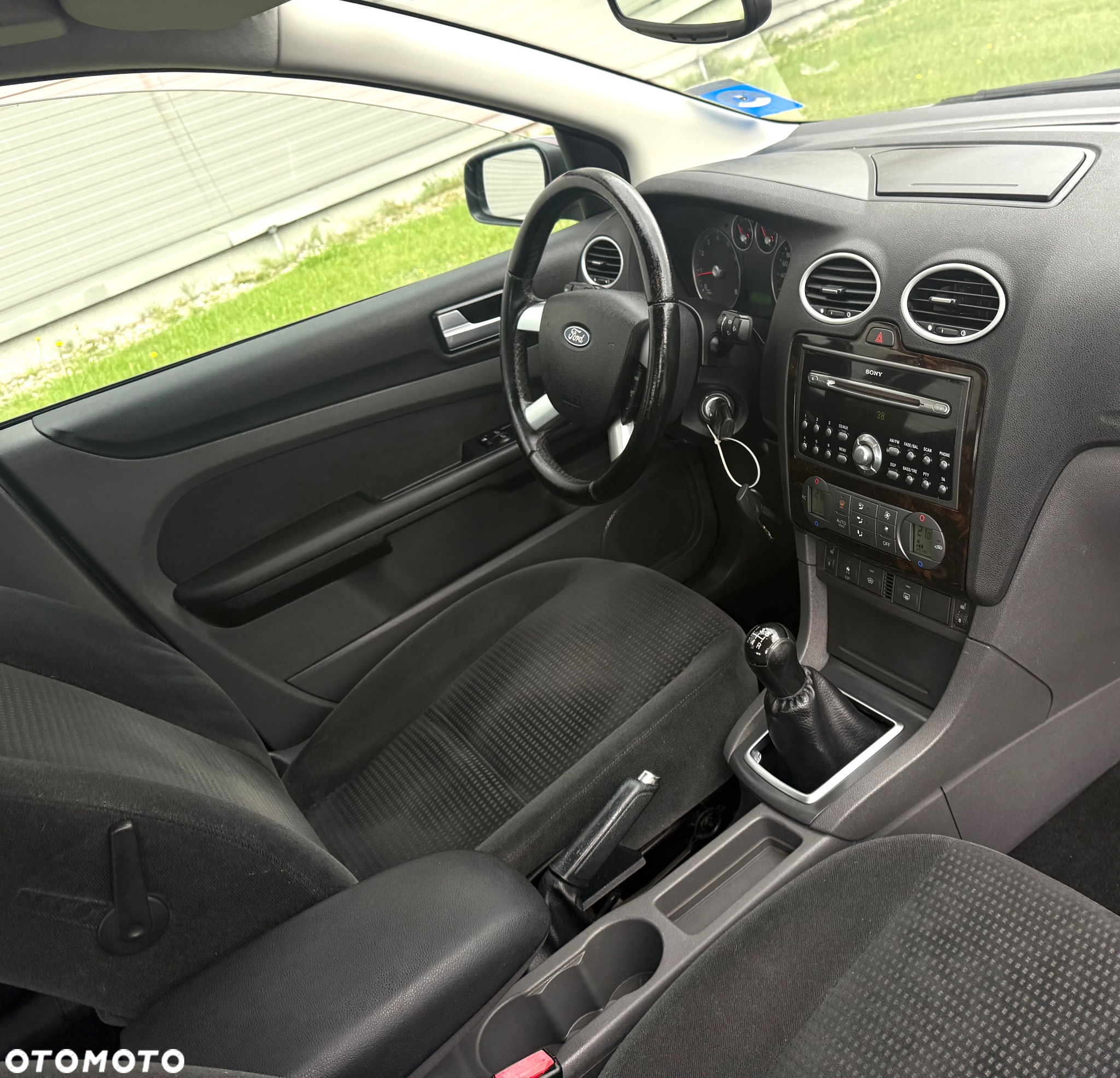 Ford Focus 1.6 Ghia - 24