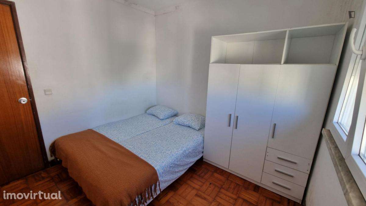 Quarto - localizado em Bela Vista Lisbon - Grande imagem: 5/13