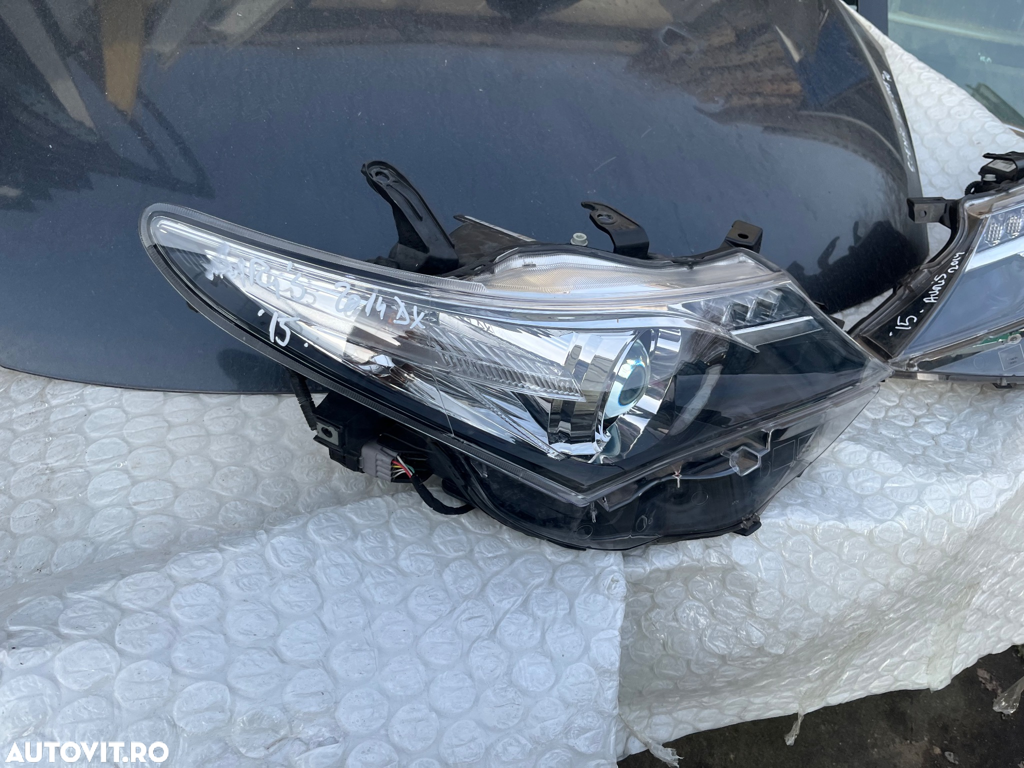 Set Faruri fara xenon Toyota auris 2014 - 2