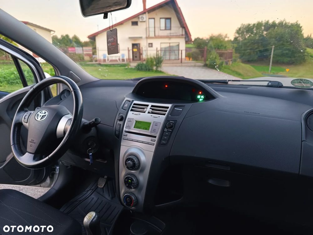 Toyota Yaris 1.3 Sol Premium - 36