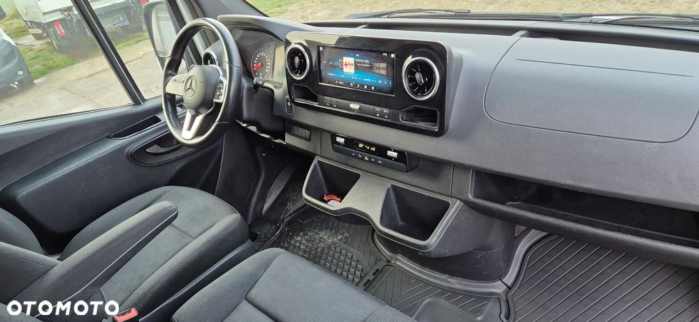 Mercedes-Benz Sprinter - 11