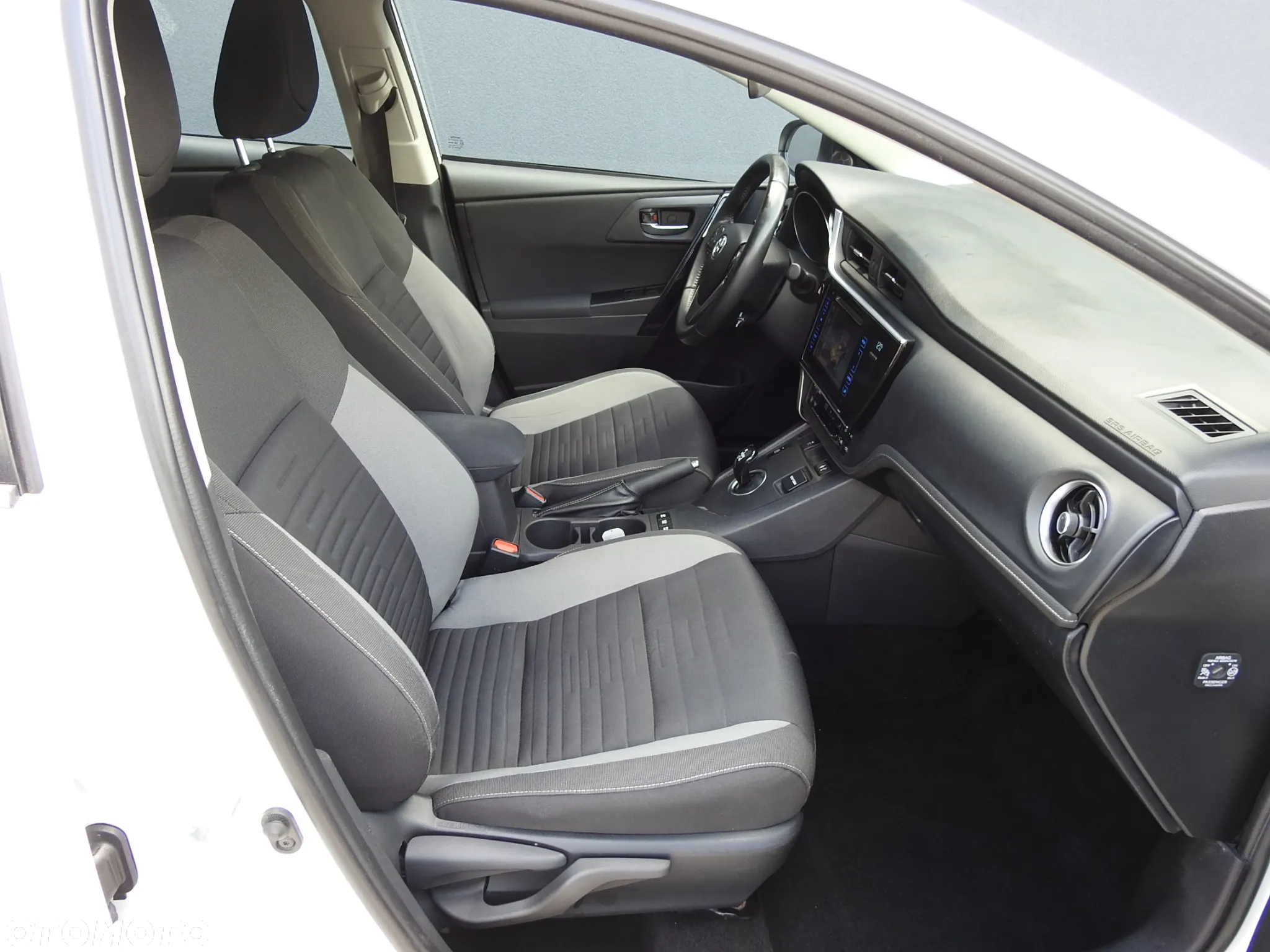 Toyota Auris 1.8 VVT-i Hybrid Automatik Comfort - 11