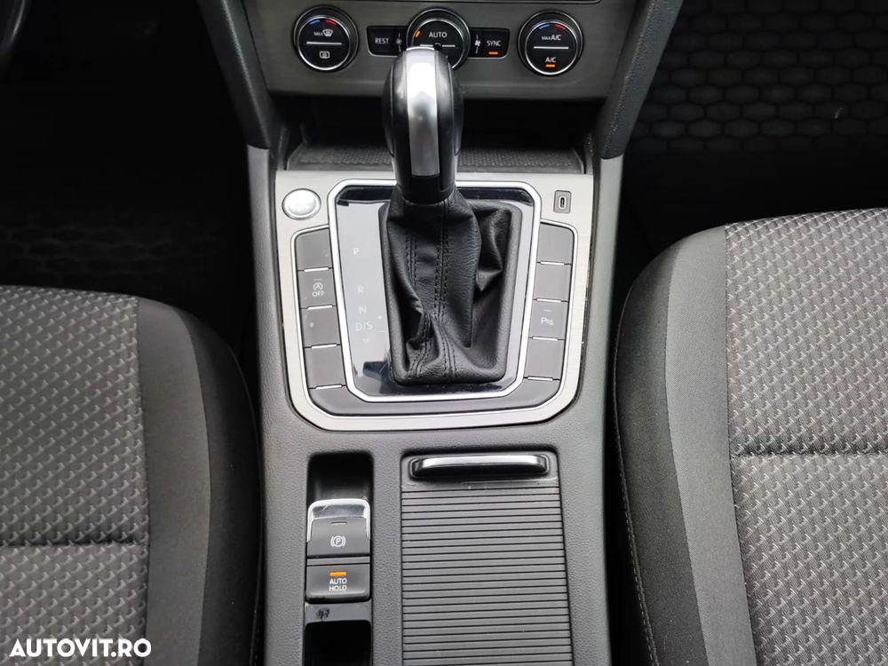 Volkswagen Passat 1.5 TSI ACT DSG Advance - 15