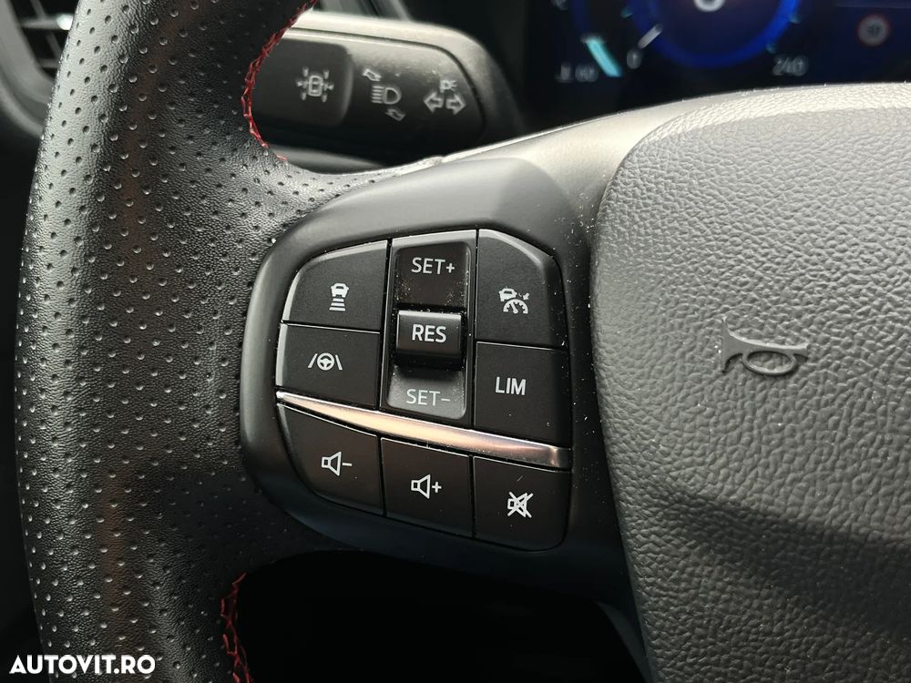 Ford Kuga 2.5 Duratec FHEV ST-LINE - 17
