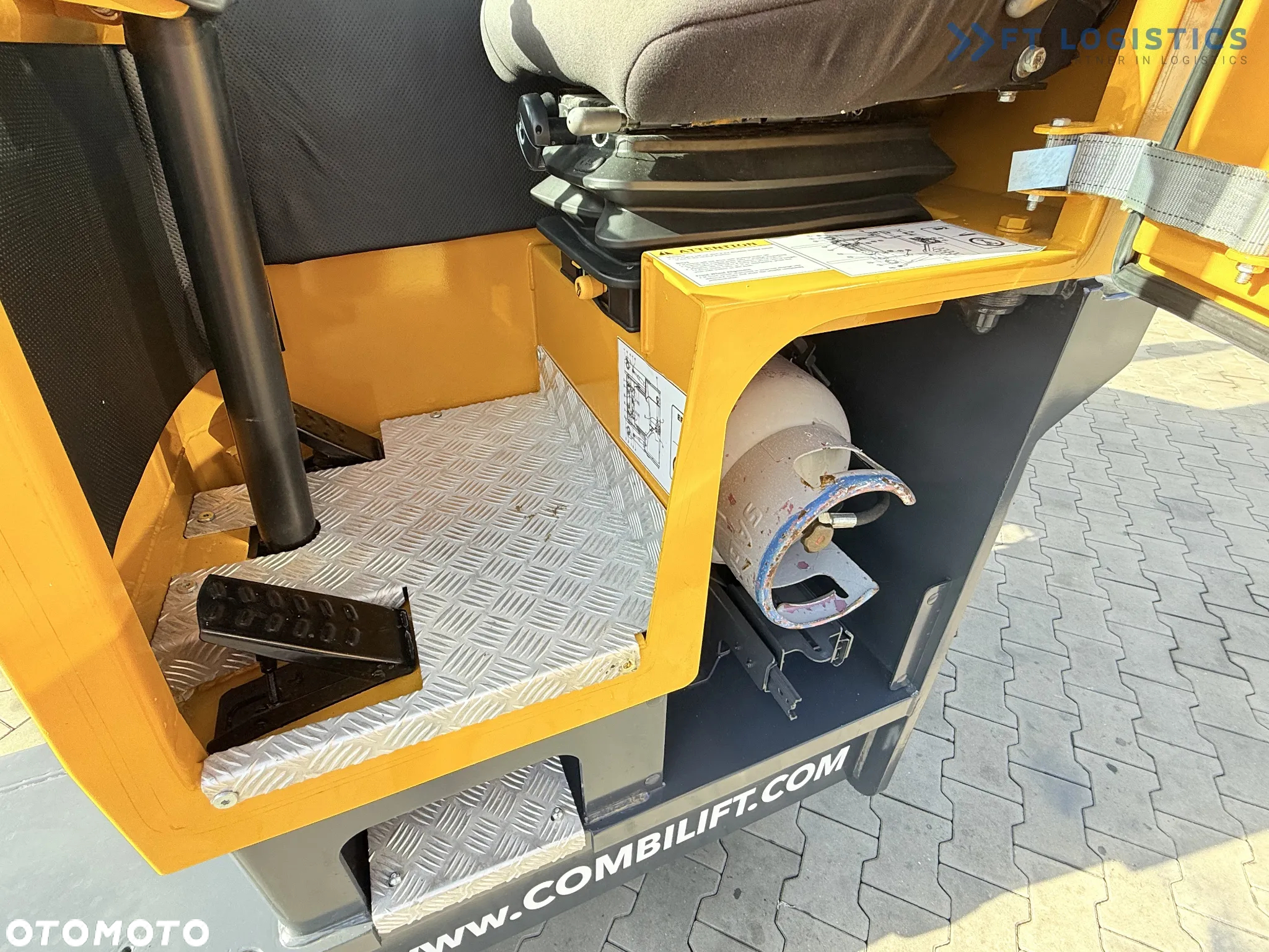 Combilift C4000 / GAS/ DUPLEX- 4100MM / PRZESUW WIDEŁ / WOLNY SKOK / PEŁNA OGRZEWANA KABINA / JEDYNIE 4223H / STAN - JAK NOWY! - 13