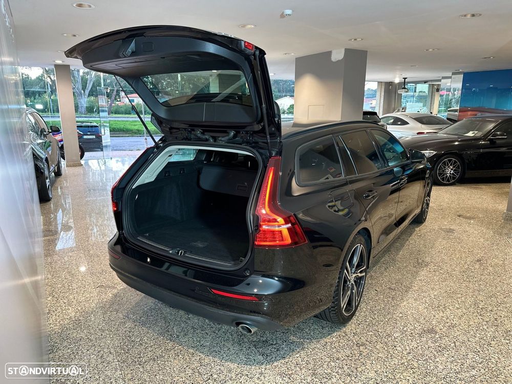 Volvo V60 2.0 D3 Momentum Geartronic - 27