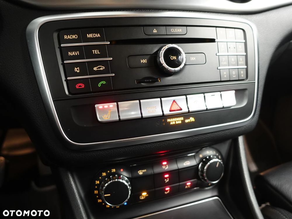 Mercedes-Benz CLA 180 7G-DCT - 35