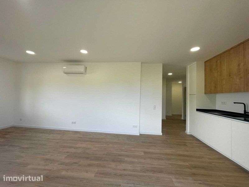 T3 Renovado a Estrear a 800m da Praia da Salema | 3 WCs - Grande imagem: 4/12