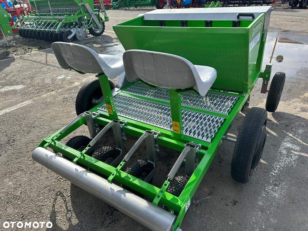 Sadzarka (czosnek, cebula dymka, bób) Gemma Bomet - 7