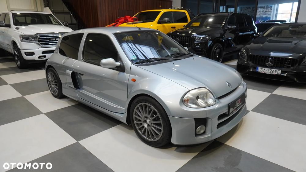 Renault Clio 3.0 V6 Sport - 2