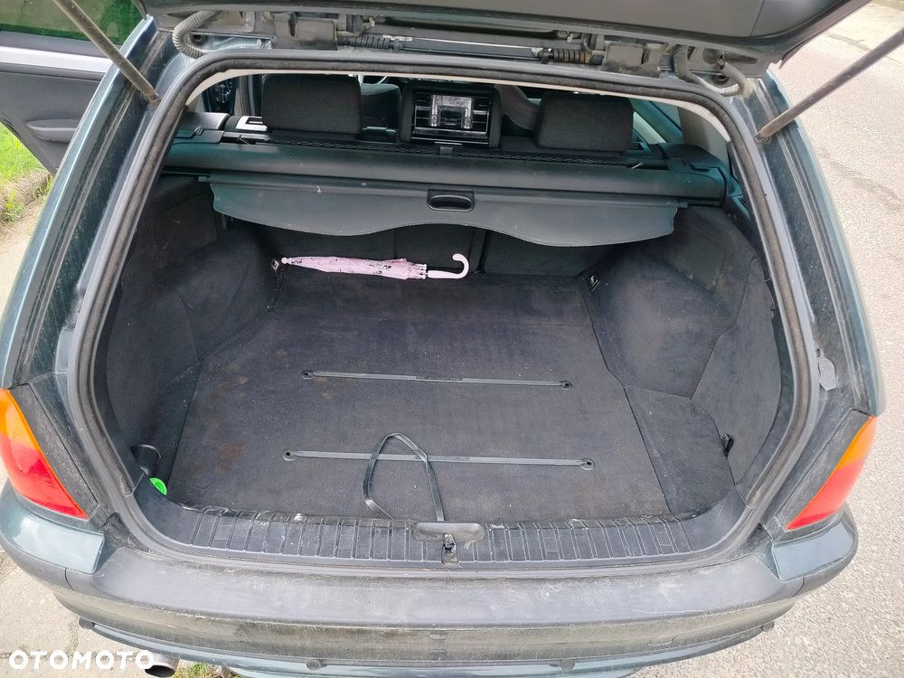 BMW Seria 3 318i - 14
