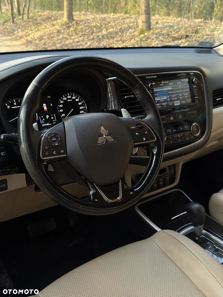 Mitsubishi Outlander 2.0 Intense + Navi 4WD CVT - 16