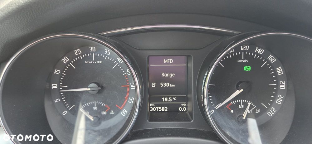 Skoda Superb 2.0 TDI DSG Comfort - 2