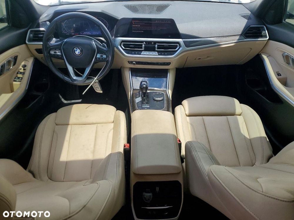 BMW Seria 3 330i - 9