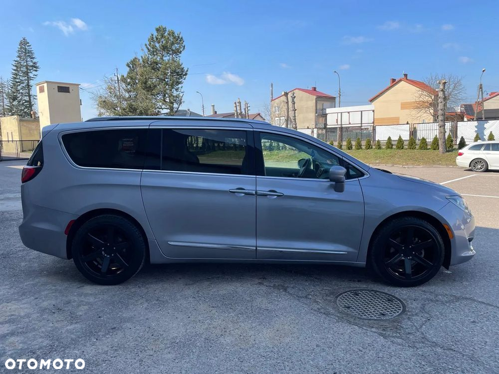 Chrysler Pacifica - 6