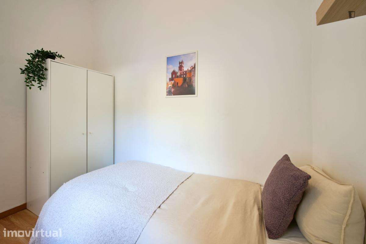 Quarto - localizado em Alameda Lisbon - Grande imagem: 4/49